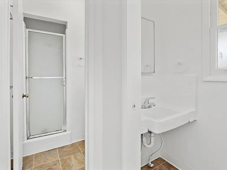 8020 Cowan Ave — Photo 7