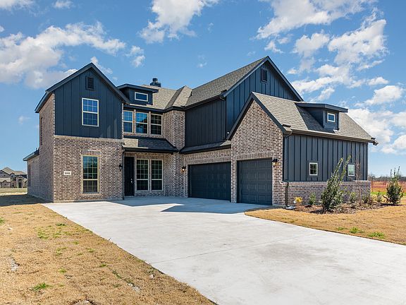3rd image of 610 Crystal Lake Ln