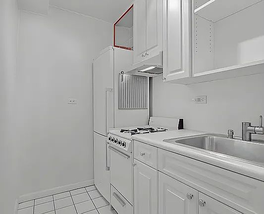 5th image of 245 E 35th St APT 9J