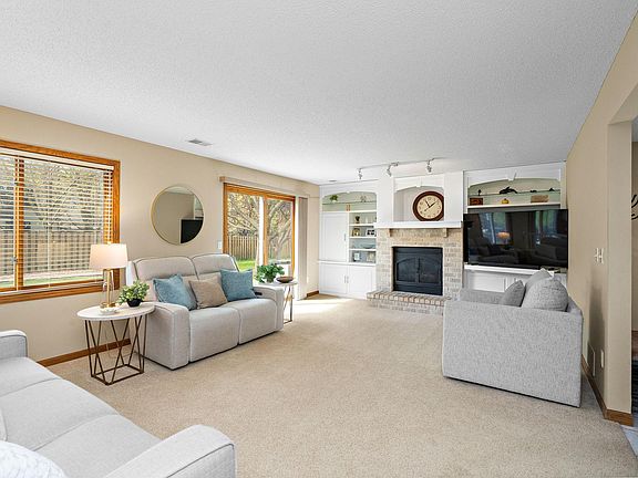 5th image of 1409 Earle Way