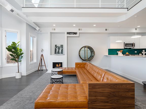 5th image of 811 S Western Ave #Penthouse 4