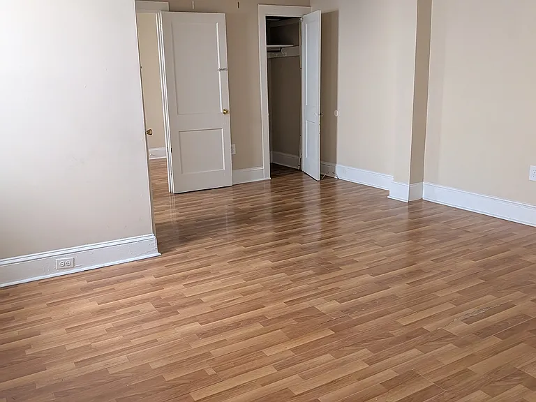 Kings Manor Apartments — Photo 32