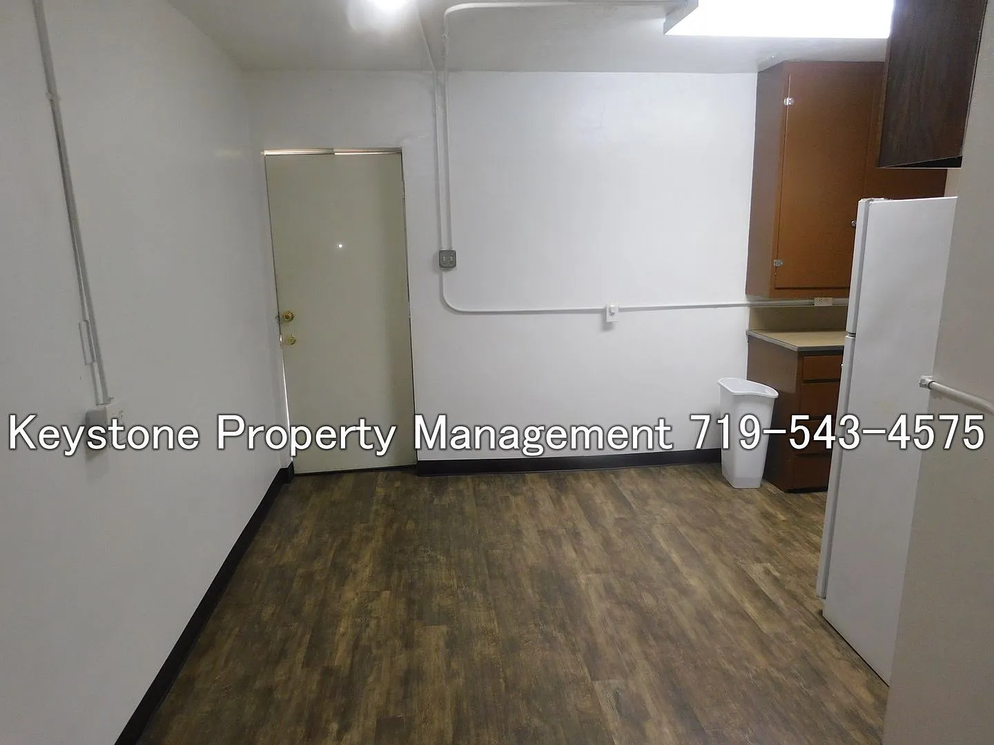 Bright & Spacious 3-Bedroom Rancher with Hardwood Floors and Fenced Yard $1100/$1100 — Photo 3