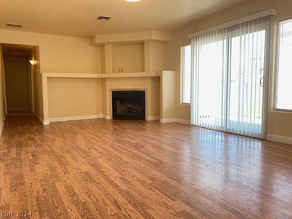 4th image of 3432 Miramar Dr