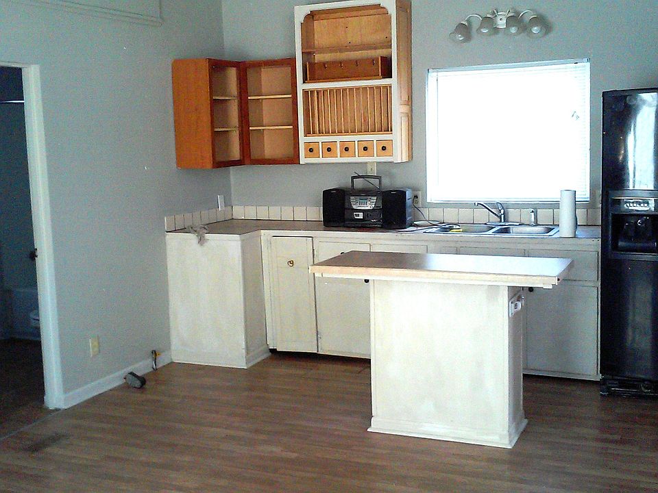 2nd image of 1335 Lindley Ave