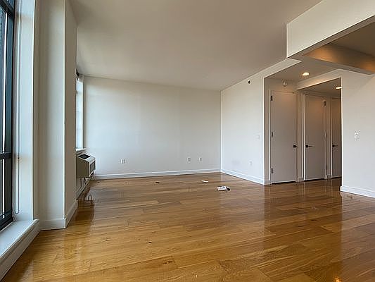 5th image of 180 Nassau St APT 6L