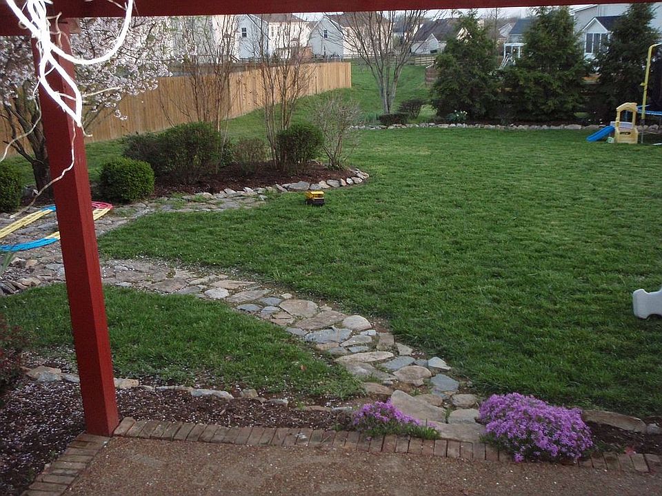 2nd image of 2201 Iroquois Pl