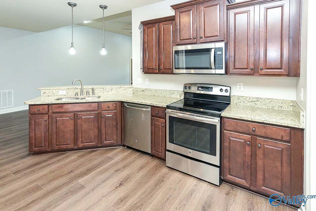 4 bed, 2.5 bath, 2090 sqft, $2,530 — Photo 4