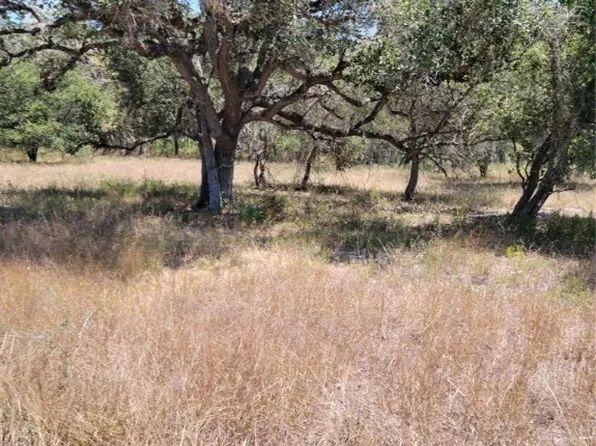 12 Post Oak Rd, Inez, TX 77968