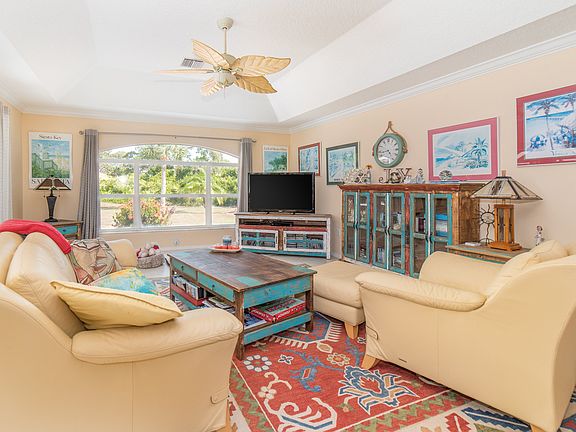 5th image of 2285 Alamander Ave