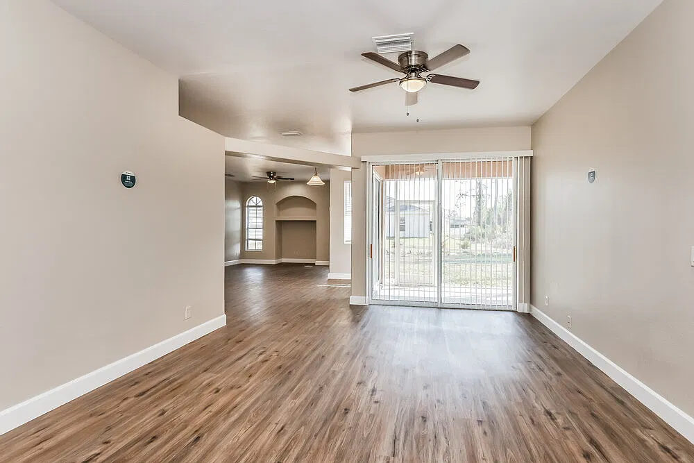 3 bed, 2.0 bath, 1831 sqft, $2,660 — Photo 3