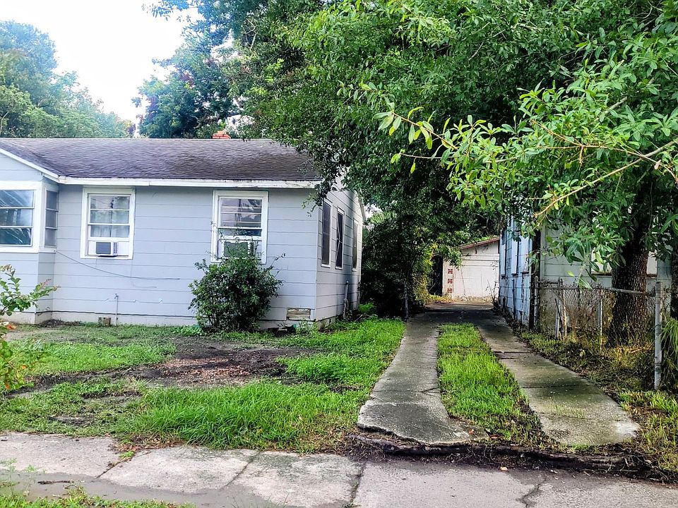 2nd image of 1918 College Cir S