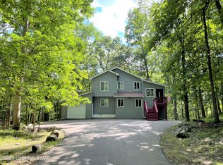 305 Manchester Dr, Bushkill, PA 18324