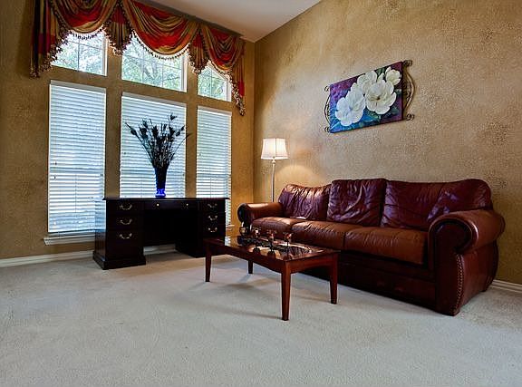 4th image of 8015 Vista Creek Ln