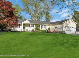 16 Highland Dr, Manalapan, NJ 07726