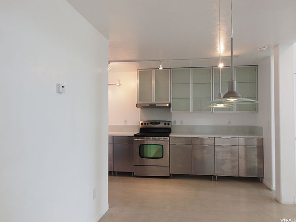 3rd image of 430 Aspen Dr #2