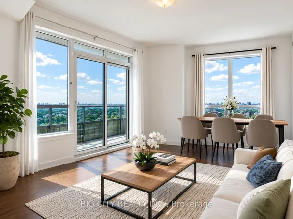 7161 Yonge St #2425, Markham, ON L3T 0C8