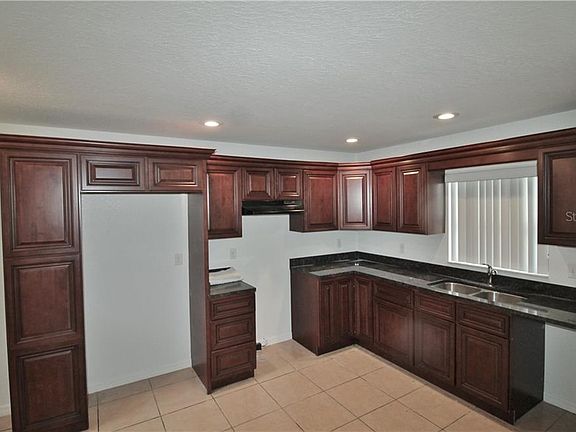 3rd image of 709 N Brunnell Pkwy
