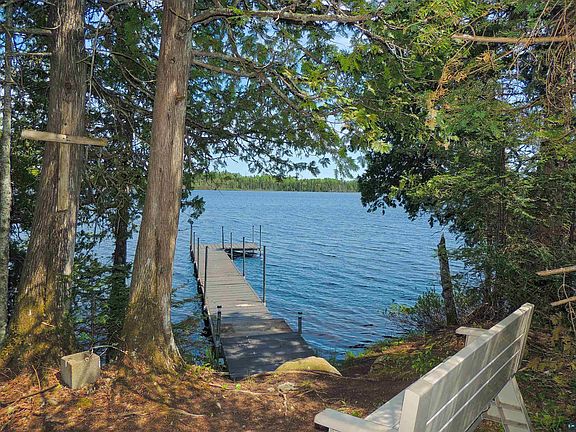 3rd image of 38 Christine Point Rd