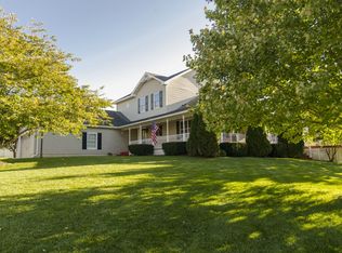 1102 Beaver Creek Ln, Mahomet, IL 61853