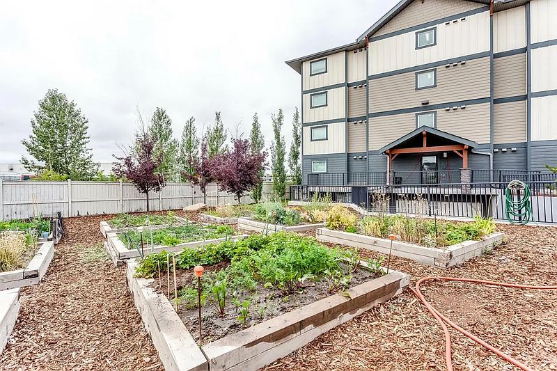 Airdrie Apartment for rent - 2 Bedrooms — photo 4
