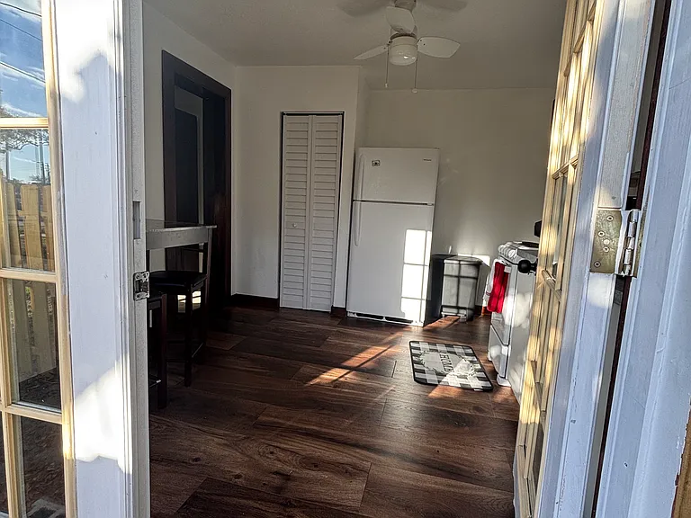2107 Phillippi St #3 — Photo 3