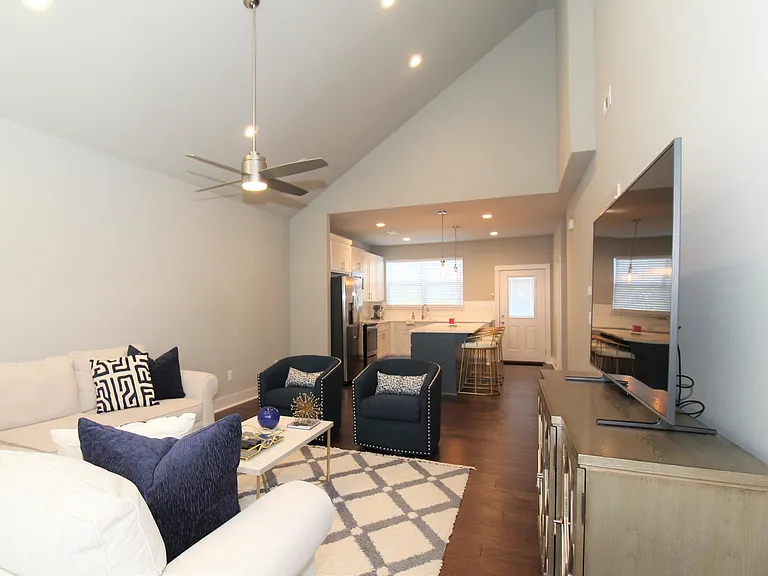 2047 S Florida Way — Photo 3