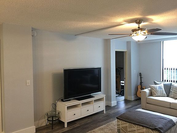 4th image of 2621 Cove Cay Dr Unit 108