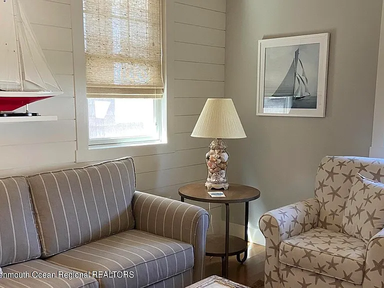 172 Osborne Ave — Photo 15