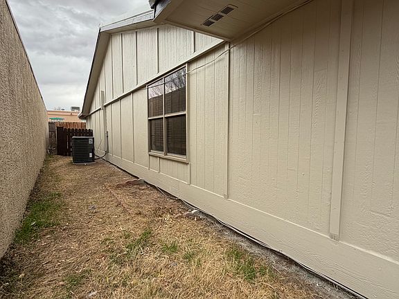 2nd image of 709 Los Arboles