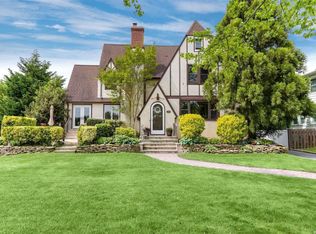 157 Concourse W, Brightwaters, NY 11718