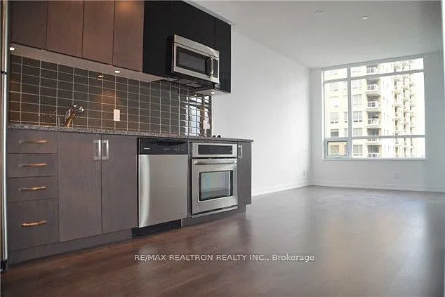 98 Lillian St #422 — Photo 3