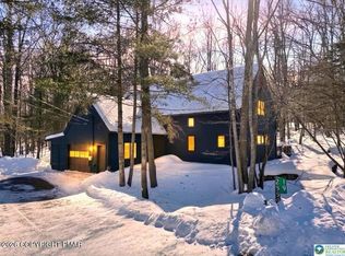 19 Oak Ln, Lake Ariel, PA 18436