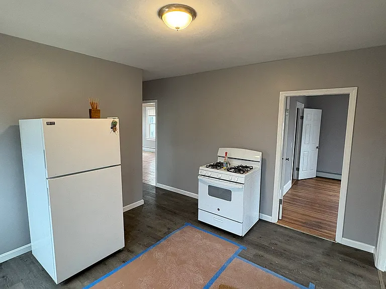 82 Clarence St #3 — Photo 2