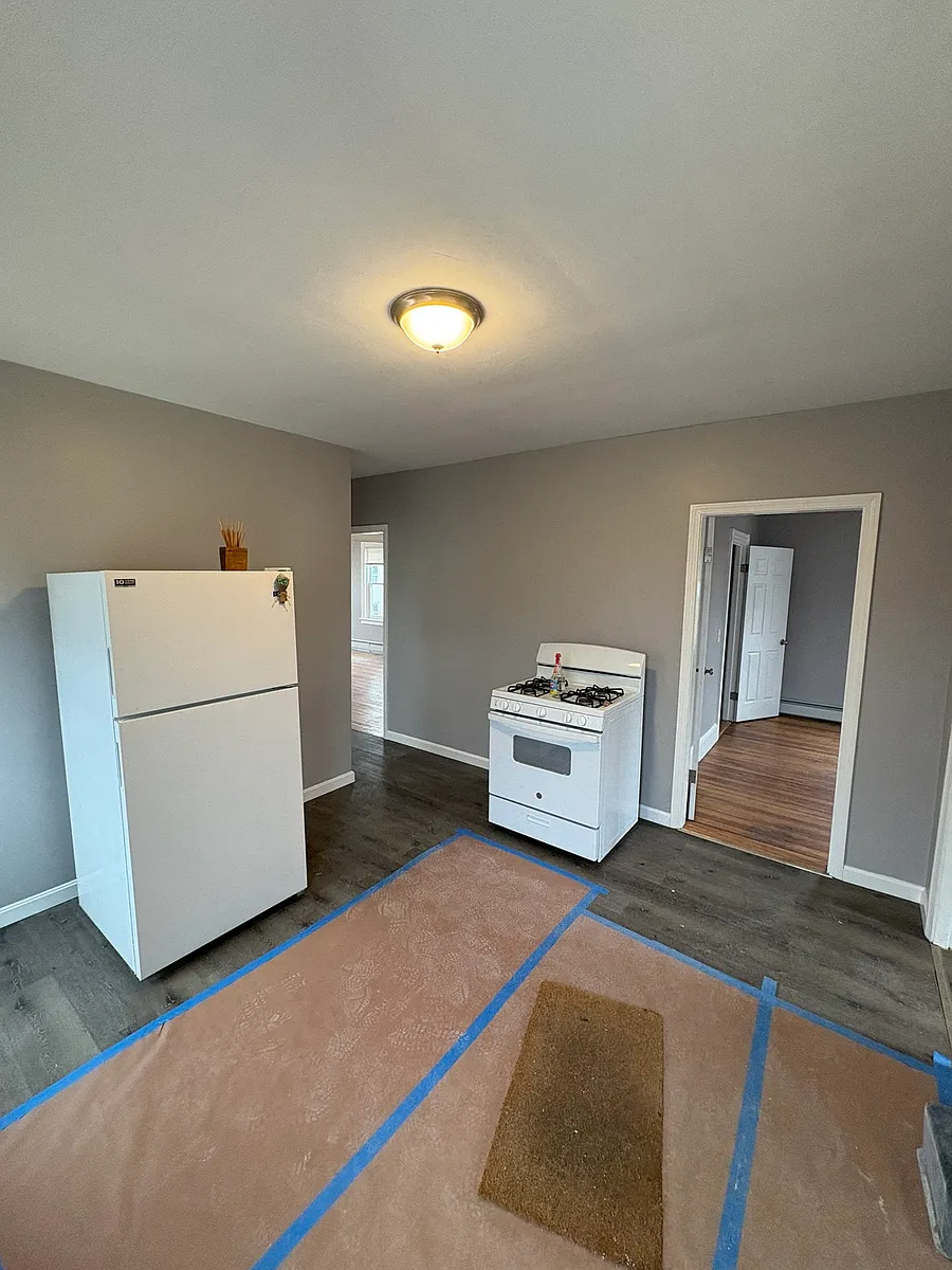 Building Photo - 82 Clarence St #3