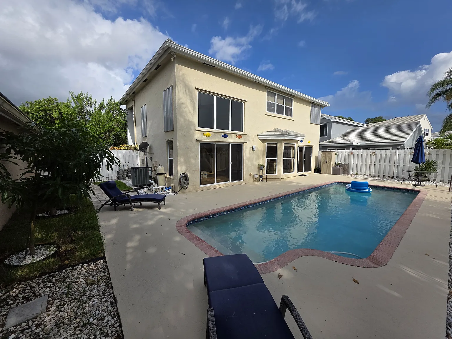 3 bed, 2.5 bath, 1664 sqft, $4,675 — Photo 2