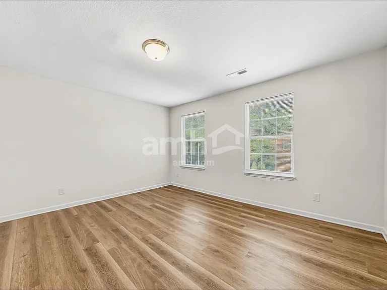 118 Charndon Way — Photo 18