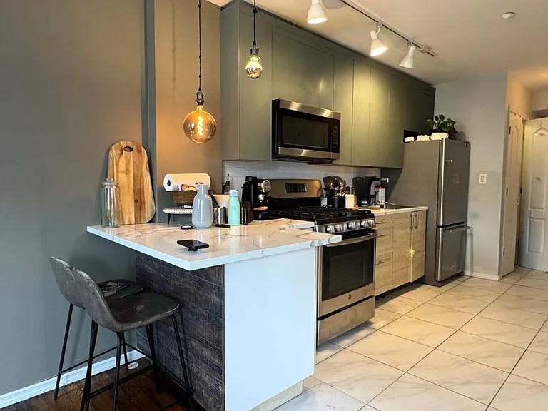 2925 Brighton 8 St #1B — Photo 6