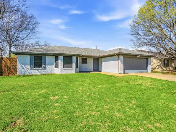 416 Colonial Pl, Everman, TX 76140