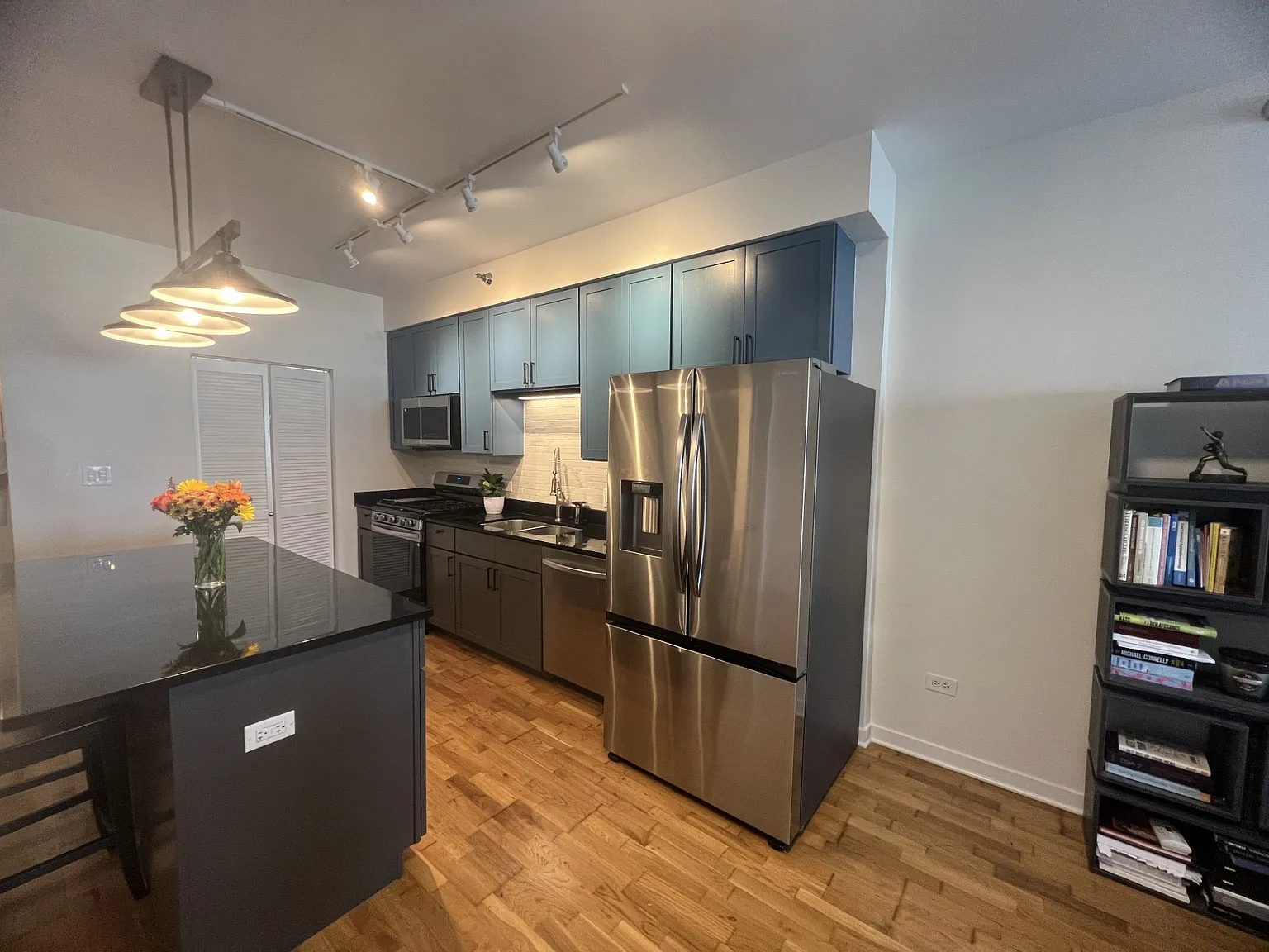 2 bed, 1200 sqft, $3,500 — Photo 4