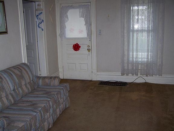 3rd image of 820 W Washington Ave