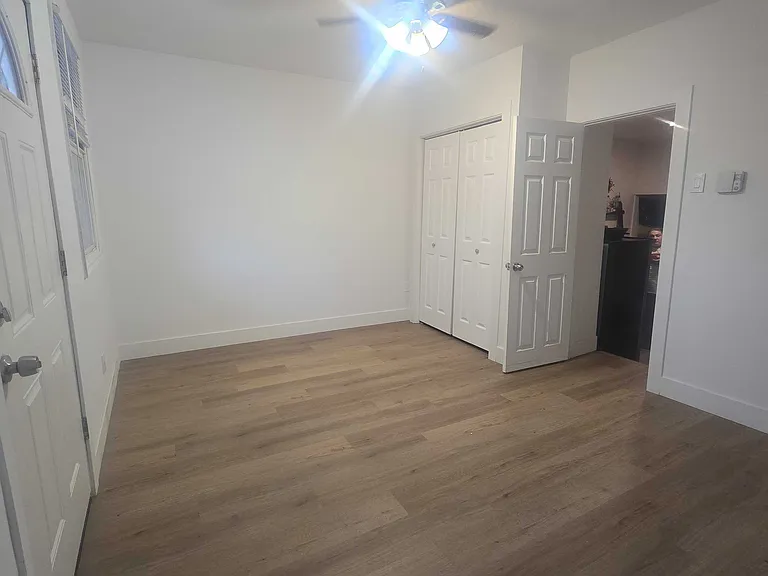 402 E Walnut Ln #2 — Photo 4