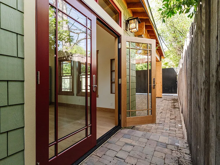 1717 Loma Vista St — Photo 2