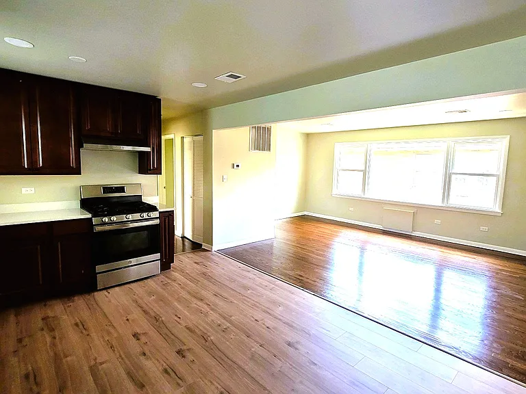 5910 W Huron St #1R — Photo 2
