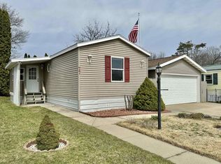 77 Falling Creek Cir, Janesville, WI