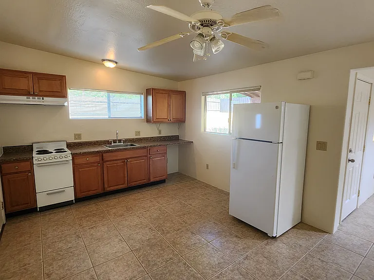 325 View Dr #B — Photo 1