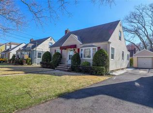 100 Sterling Ave, Staten Island, NY 10306