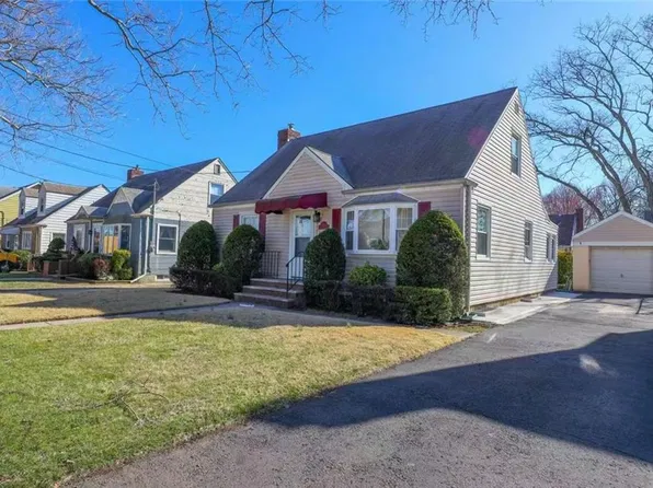 100 Sterling Ave, Staten Island, NY 10306