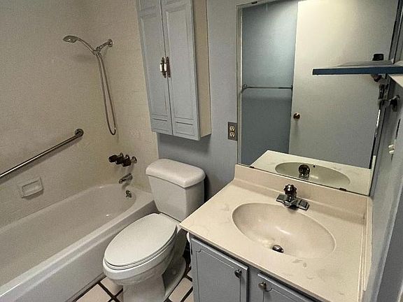 5th image of 1426 E Pebble Beach Dr