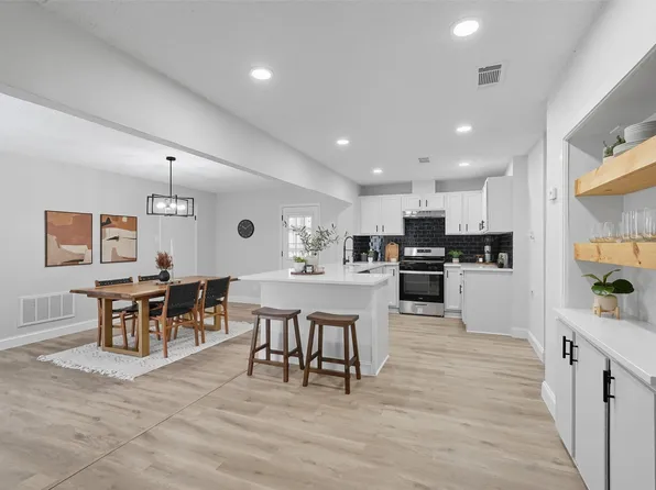 240 N Bryan Pl, Mesquite, TX 75149